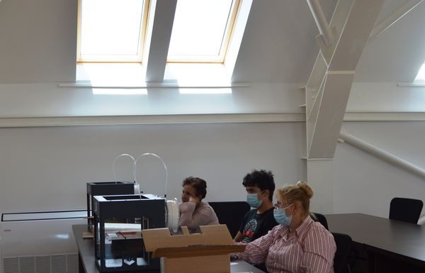 Imprimante 3D pentru două cluburi CODE Kids din Gorj