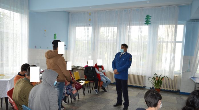Jandarmii gorjeni, în vizită la Complexul de Servicii Comunitare pentru Copilul cu Nevoi Speciale Târgu Jiu