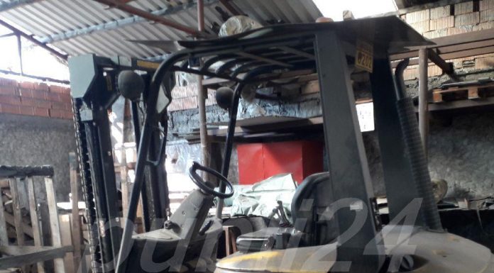 Încă un accident de muncă! Bărbat rănit în timp ce manevra un motostivuitor