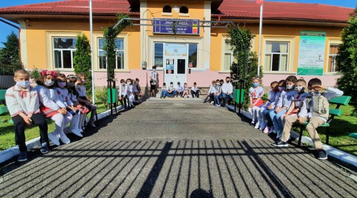 Ziua Națională a Portului Tradițional, sărbătorită la Școala Gimnazială „Sfântul Nicolae” Târgu-Jiu