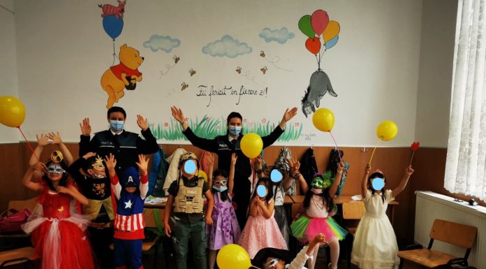 FOTO: Ce-au făcut poliţiştii, pentru a se împrieteni cu copiii!