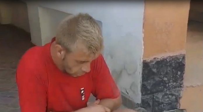 VIDEO: Se teme pentru viața sa! L-a înjunghiat cu un cuțit de tăiat lubeniță, dar instanța a pus-o sub control judiciar