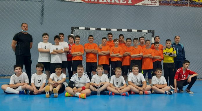 Juniorii 4 joacă acasă în turneul semifinal