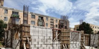 Bătaie de joc la blocurile ANL din trei orașe ale Gorjului! Un SRL din București a abandonat lucrările!
