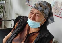 VIDEO: O târgujiancă de 74 de ani plânge crunt dispariția fetei ei: ,,Mai bine muream eu decât să-mi pierd fiica!”