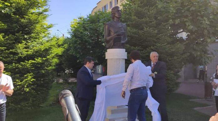 Bust al lui Mihai Eminescu, dezvelit la Târgu Jiu