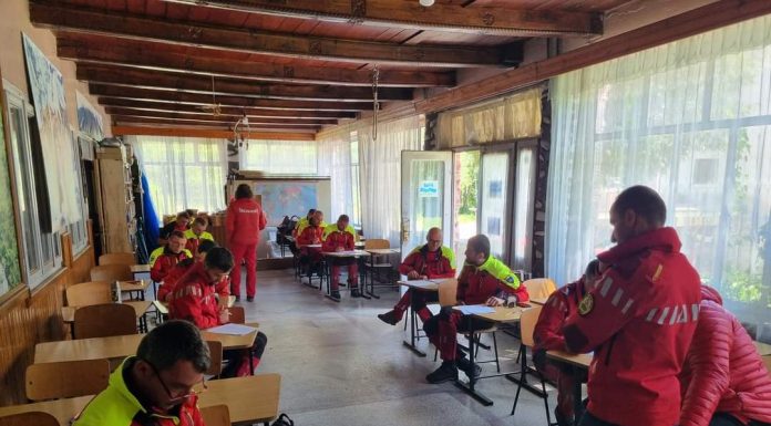 Examen de reatestare pentru 32 de salvamontiști
