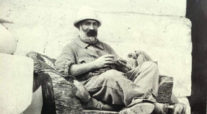 Mobilier de lemn executat după planurile lui Brâncuși în perioada edificării Ansamblului Sculptural „Calea Eroilor”