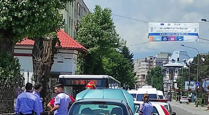 Tamponarea la intrarea pe Pasarelă, în Târgu-Jiu