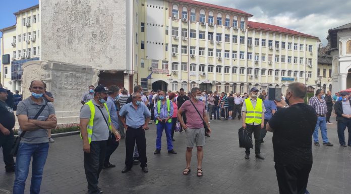 Peste 300 de mineri și energeticieni, la protest în Piața Prefecturii!