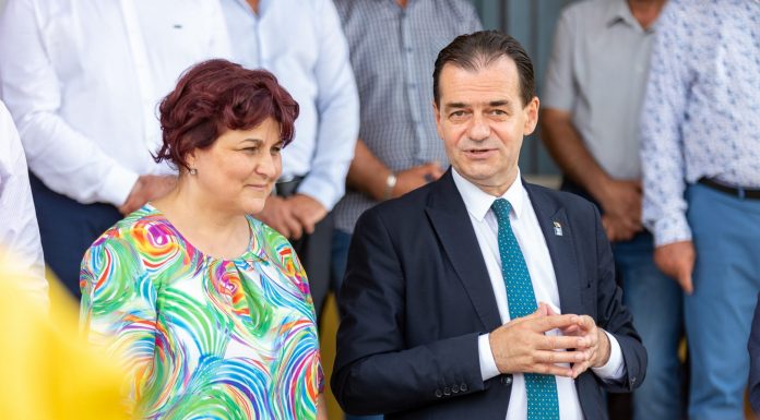 Primărița din Bumbești-Pițic, felicitată de Orban