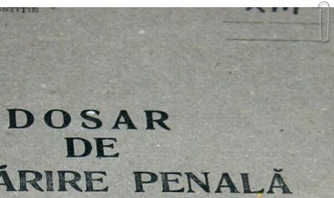 Cu motocicleta neînmatriculată şi fără permis, pe drumul din comună