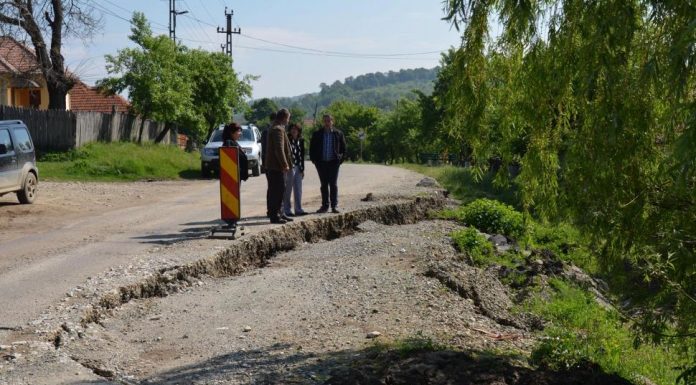 Firma familiei unui deputat PNL lucrează la consolidarea unui drum județean din Gorj