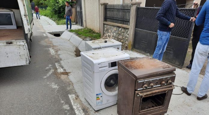 Electrocasnice vechi ridicate de la Baia de Fier și Polovragi