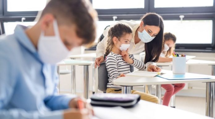 Evaluarea Națională 2021. Elevii pot sublinia cuvinte și pot face desena figuri geometrice