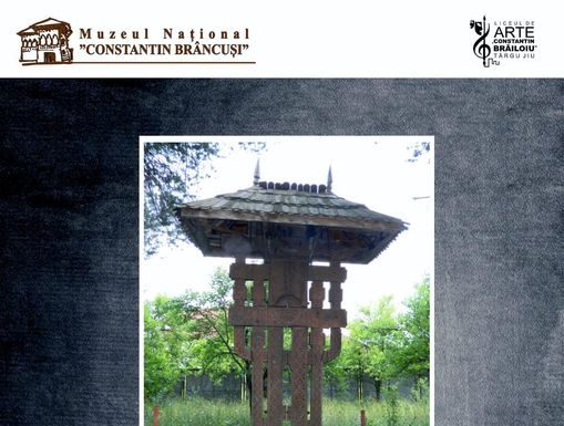 Fotografii cu troițe din Gorj, expuse în fața Muzeului Național ”Constantin Brâncuși”