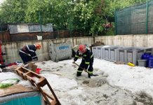 Grindină adunată cu lopata