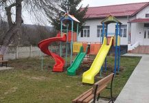 Primăria Licurici investește în noi locuri de joacă