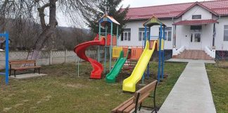 Primăria Licurici investește în noi locuri de joacă