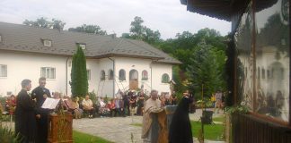Mănăstirea «SFÂNTA TREIME» de la Strâmba-Jiu şi-a sărbătorit Hramul! – ,,La Sfânta Mănăstire de la Strâmba-Jiu serbăm şi, totodată, înălţăm sfinte rugăciuni la Preasfânta Treime!