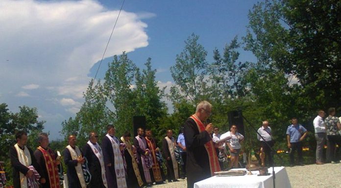 În satul Moi, Comuna Bâlteni, a fost sfinţită Crucea comemorării Eroilor neamului! – ,,Trăiesc acest sentiment, cu gândul împlinirii unui vis al meu, şi cred că s-a ridicat o Cruce care se înalţă ca o scară la cer”!