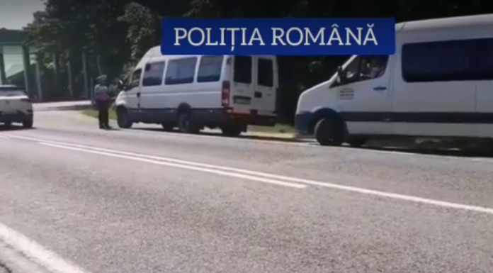 VIDEO: Microbuzele şi autobuzele, verificate de poliţiştii: 18 amenzi şi un certificat de înmatriculare reţinut!