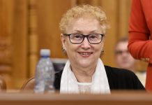 Renate Weber, revocată de Parlament din funcţia de Avocat al Poporului. Apoi, i s-a tăiat microfonul!