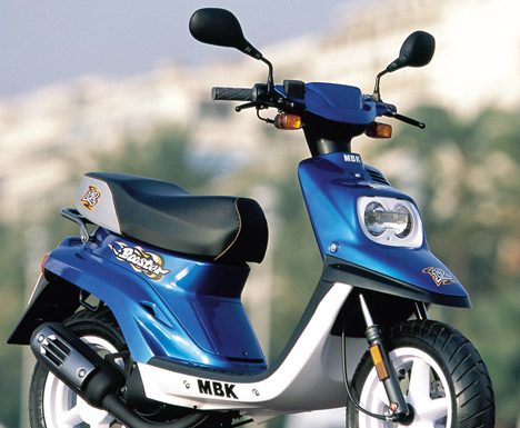 Un septuagenar băut, din Ţicleni, a căzut de pe scuter!