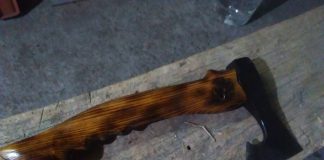 Face pușcărie pentru violență în familie. I-a spart nasul și a lovit-o cu securea!