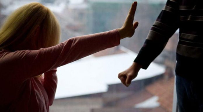 După gratii, pentru violență în familie