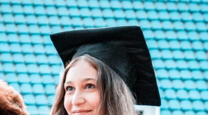 O tânără din Târgu-Jiu a fost admisă la Whittier College din California. Are nevoie de ajutor pentru a-și îndeplini visul de a deveni actriță