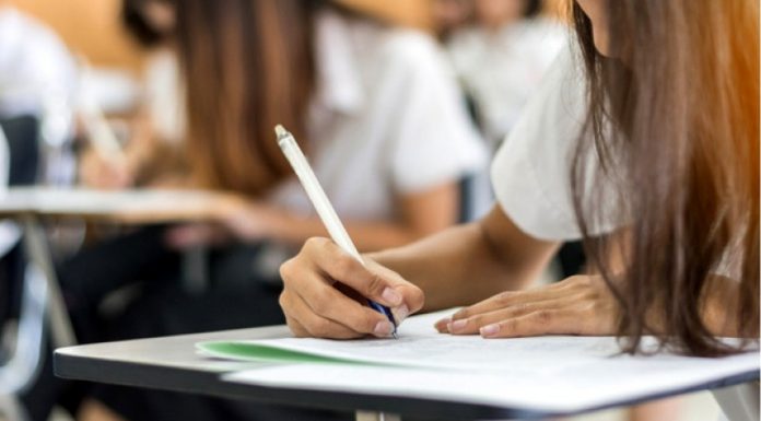 Media de la Evaluarea Națională, și cu 5 puncte mai mică decât media de absolvire a gimnaziului