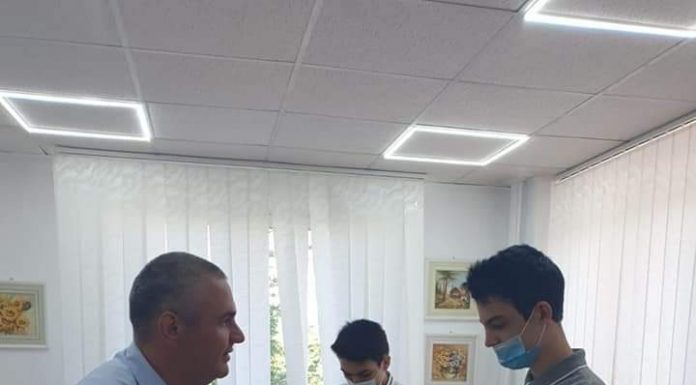 Primarul Morega a premiat, din resurse proprii, elevii care au obținut note maxime la Evaluarea Națională