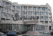 Târgu Jiu: Liftul de la Finanțe s-a blocat cu cinci persoane înăuntru!