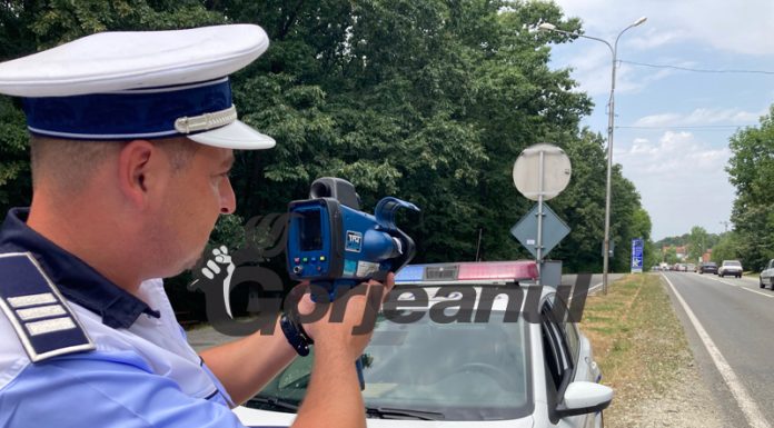 Șoferi vitezomani lăsați pietoni! 116 km/h prin localitate!