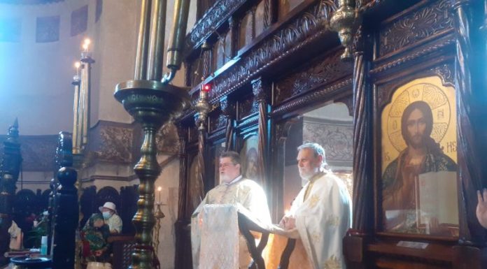 Biserica ,,Sfinții Apostoli Petru şi Pavel“ din municipiul Târgu-Jiu, în haine alese de sărbătoare, cu ocazia hramului