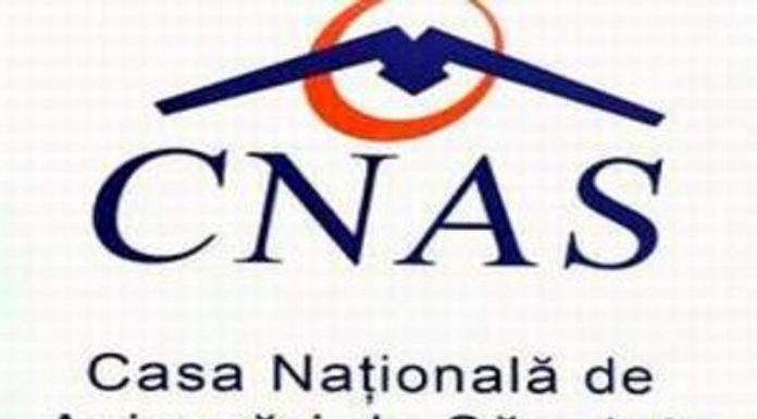 Protest al angajaţilor caselor judeţene de sănătate în faţa CNAS