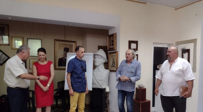 Expoziția ,,Revenirea la viață” a artistului Claudiu Moldoveanu, vernisată la Târgu-Jiu