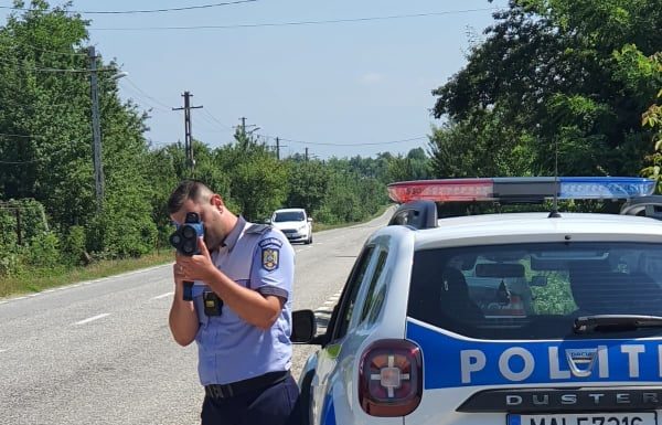 Aproape 500 de amenzi și 80 de permise reținute, pe șoselele din Gorj!
