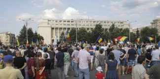 Guvernul limitează numărul de participanți la mitinguri, dar crește accesul la concerte