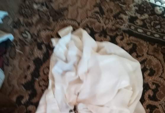 Exclusiv! Tentativă de omor la Licurici. Soția l-a înjunghiat cu un cuțit pe soț iar soacra a închis-o în casă și a pornit butelia