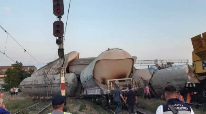 Două trenuri de marfă s-au ciocnit la Fetești