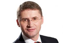 Vecinii au trecut la acțiune! Rablele din Petroșani, ridicate și casate!