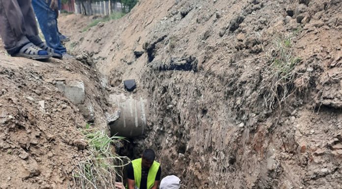VIDEO: Lucrări execrabile executate de o firmă din Băilești la rețeaua de canalizare din Brănești! S-a lăsat cu amenințări
