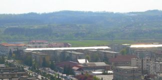 Șefa unei asociații colectează bani, ,,cu japca”, de la locatari pentru a plăti datoriile unui consilier local al PNL!