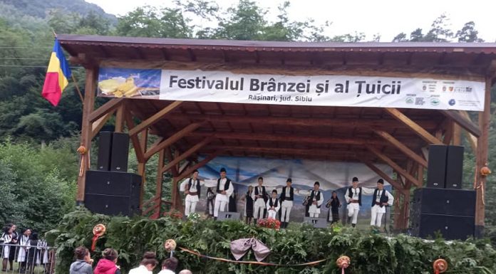 Ansambluri folclorice din Gorj, la Festivalul Brânzei și al Țuicii
