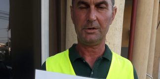 DOVEZI. Concediu medical fictiv pentru Bunoaica! Bolnavul închipuit, protest în fața CEO!