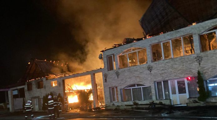 VIDEO: „Fântâna lui Coșbuc” a ars! Pompierii au rămas fără apă!