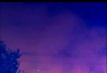 Foto: Arde Restaurantul Fântâna lui Coșbuc! Zeci de localnici privesc șocați cum focul mistuie clădirile