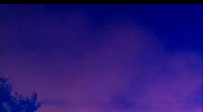 Foto: Arde Restaurantul Fântâna lui Coșbuc! Zeci de localnici privesc șocați cum focul mistuie clădirile